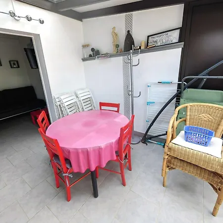 Mitoyenne Au Calme Avec Parking Et Piscine Commune - Fr-1-607-126 Villa *