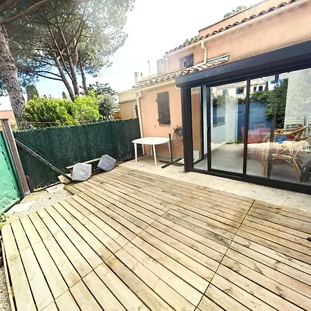 Mitoyenne Au Calme Avec Parking Et Piscine Commune - Fr-1-607-126 Villa