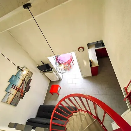 Villa Mitoyenne Au Calme Avec Parking Et Piscine Commune - Fr-1-607-126 *