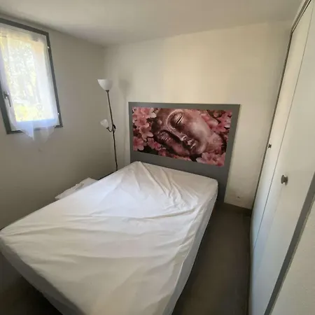 Mitoyenne Au Calme Avec Parking Et Piscine Commune - Fr-1-607-126