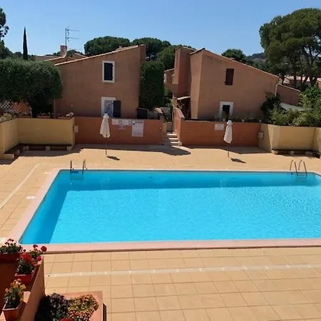 Villa Mitoyenne Au Calme Avec Parking Et Piscine Commune - Fr-1-607-126