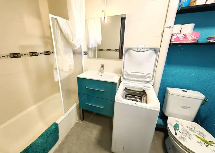 Mitoyenne Au Calme Avec Parking Et Piscine Commune - Fr-1-607-126