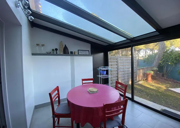 Mitoyenne Au Calme Avec Parking Et Piscine Commune - Fr-1-607-126 אגדה