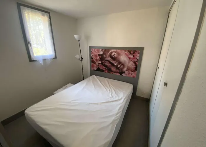 Mitoyenne Au Calme Avec Parking Et Piscine Commune - Fr-1-607-126